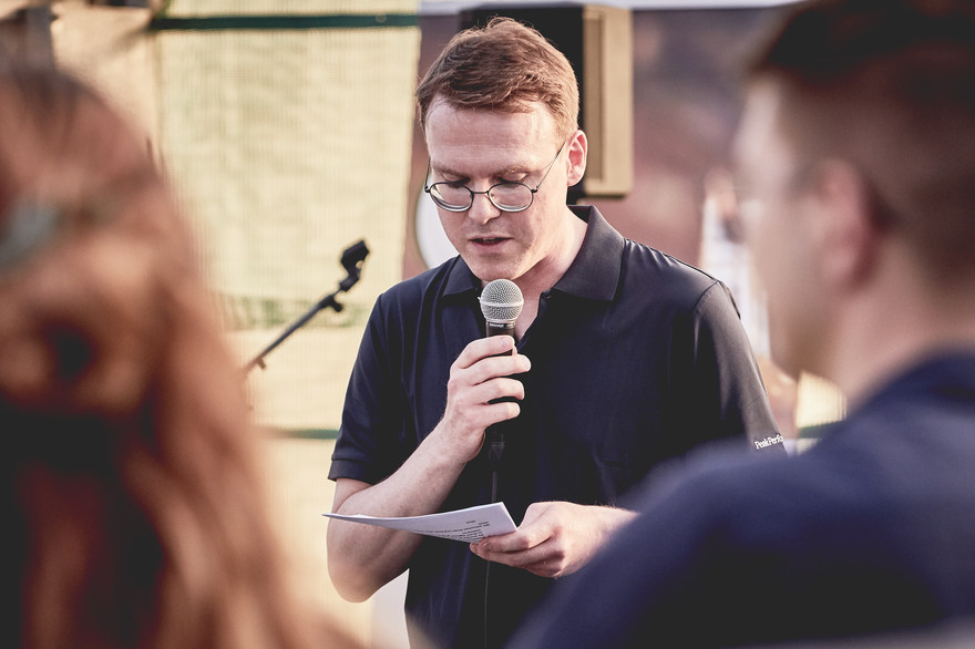 Zum Empfang und Sommerfest im Bamberger Hopfengarten begrüßten die WegE-Sprecherinnen zusammen mit dem Projektkoordinator Johannes Weber viele aktive und ehemalige Kolleginnen und Kollegen.